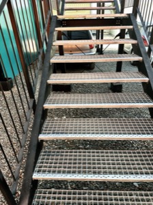 Medium Type Grating Stair Tread
